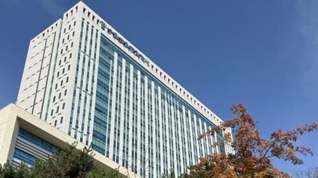 용역업체 편의제공 대가 8천500만원 챙긴 군무원 징역형 집유