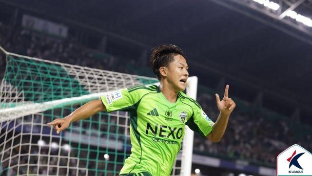 [SD 전주 라이브] 4년 만의 타이틀 탈환, 10번째 별을 향하는 전북의 거침없는 21G 연속 무패…전주성은 시즌 평일 최다 2만1346명 녹색물결로 넘실→오늘의 전북은 어제의 전북과 계속 싸운다