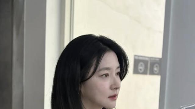 이영애, 세월도 비켜간 '산소 같은 미모'…“감사합니다” [AI 포토컷]