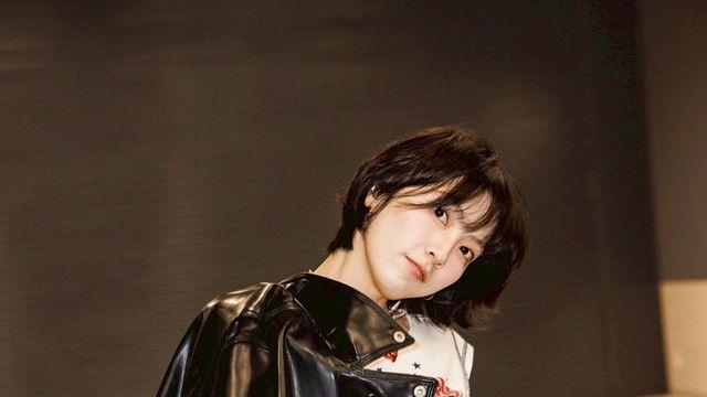 강지영, 잘록 복부+롱다리 효과까지.. 그물 스타킹으로 마무리한초특급 스타일링 TIP