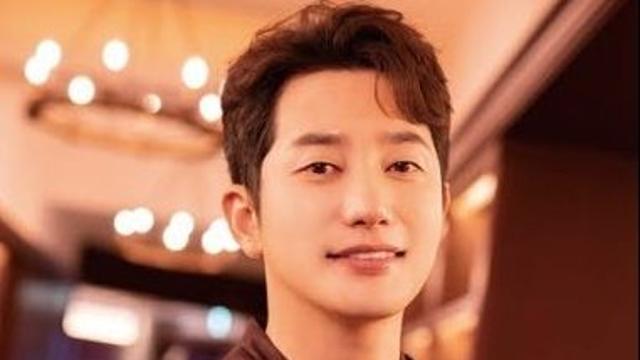 俳優パク・シフ、「家庭破綻論議」に「虚偽事実、法的対応」