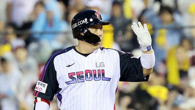 '통산 2500안타'로 승리 이끈 LG 김현수 