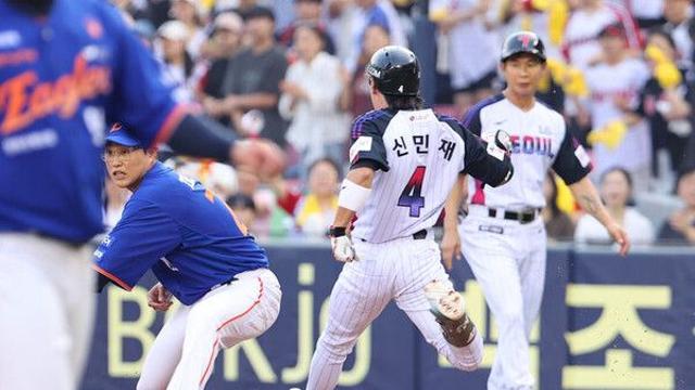 LG, 8-1로 한화 완파하고 선두 질주…신민재, 3안타 5출루 맹활약