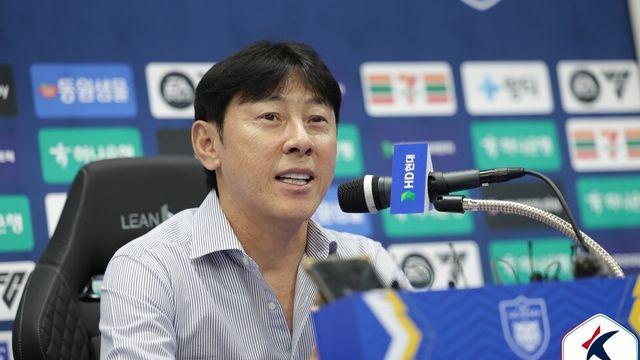 울산 데뷔전서 웃은 신태용 감독 “4만 관중 채우는 팀 만들겠다”