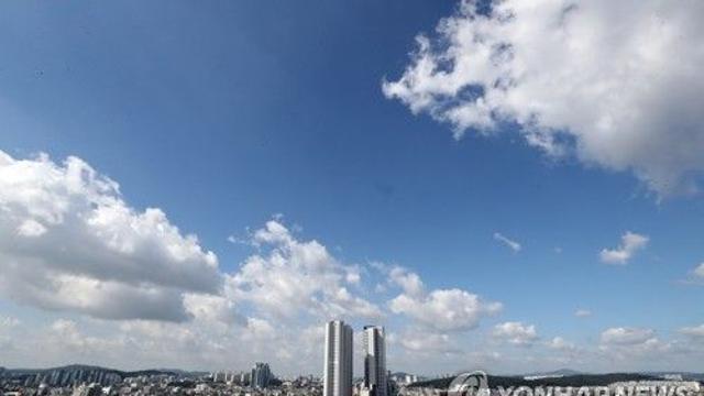충북 가끔 구름 많음…낮 최고 32도