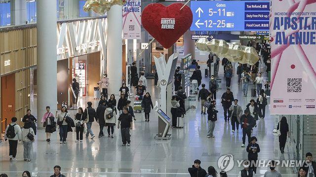 싱가포르·상하이도 깎았는데…인천공항만 면세점 임대료 갈등