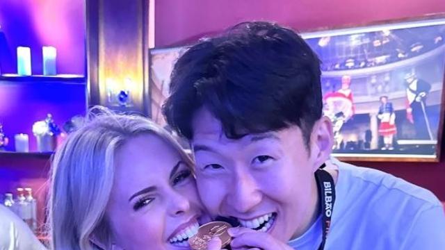 손흥민 팬들에게 인기 만점 女…