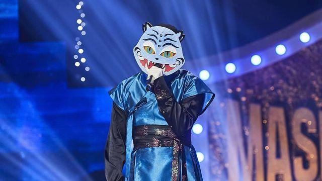 YB 윤도현 연상케 하는 복면 가수? 허스키한 음색으로 여심 저격 (복면가왕)