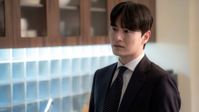 이진욱, 안타까운 개인사 밝혀진다…아내와의 갈등 포착 (에스콰이어)