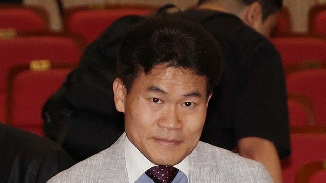 ‘전한길 블랙홀’에 빠져 허우적거리는 국민의힘