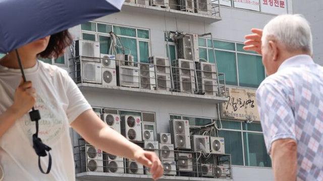 [세쓸통]전례 없는 폭염에 에어컨 풀가동…전력 피크 ‘역대 1위’ 갈아치우나