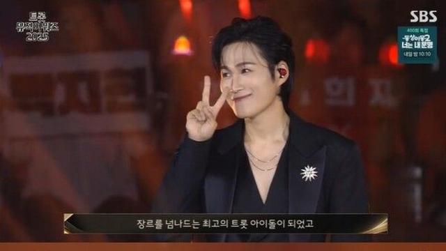 10대 가수상 품은 김희재, 압도적 퍼포먼스로 무대 장악('트롯뮤직어워즈')