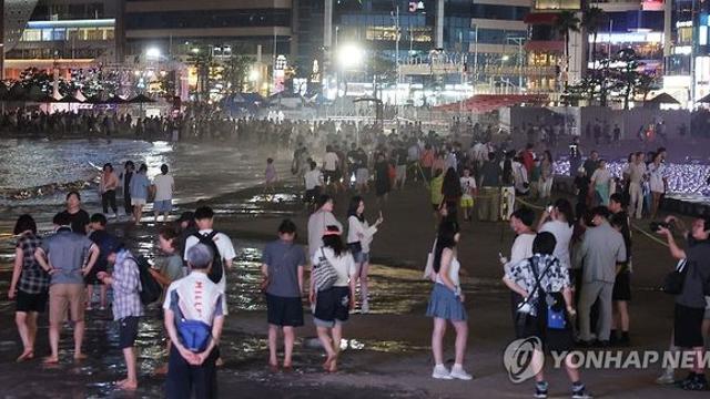 제주·남부지방 비 계속…백두대간 서쪽은 '후텁지근'