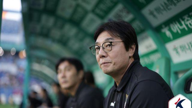 [IS 승장] ‘홈 승리·2위 탈환에도…웃지 못한 황선홍 감독 “이창근 부상 심각할 듯”