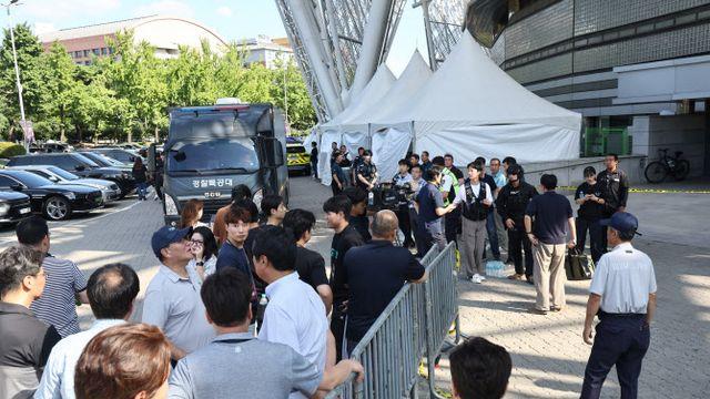 콘서트 앞두고 올림픽경기장 폭발물 설치 신고…관계자 300여명 대피
