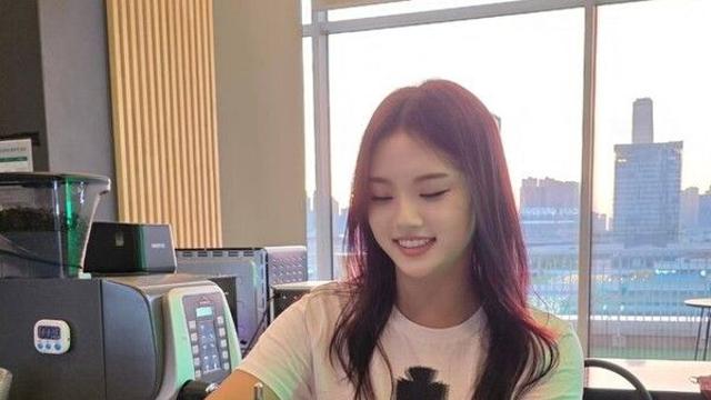 이동국 딸 이재시, 카페 알바생 됐다