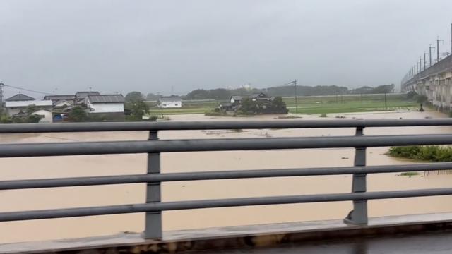 “폭우로 700m 떠내려가”…日, 여고생 풀 붙잡고 자력 탈출