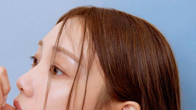 배우 이성경과 타사키가 그려낸 고요한 빛의 물결 #2 | 마리끌레르