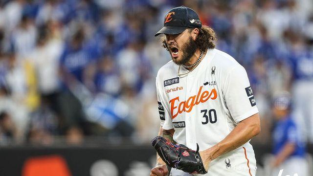 한화 폰세 '15연승·최소 경기 200K' 도전…상대는 감보아