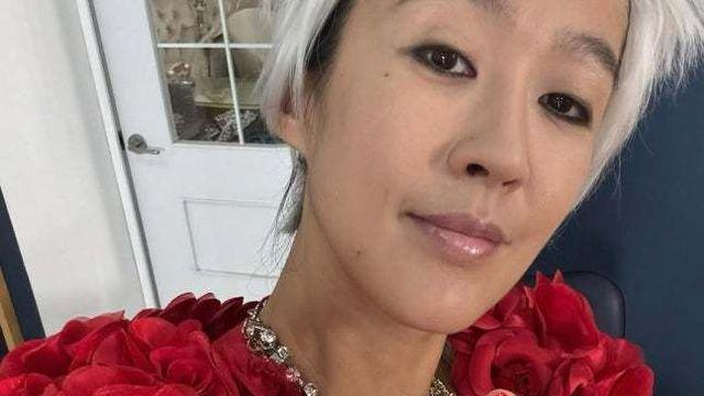 홍진경, 이혼 발표 후 첫 근황…백발에 지드래곤 네일까지