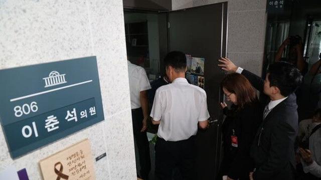 경찰, '주식 차명거래' 의혹 이춘석 의원실 등 8곳 압수수색(종합)