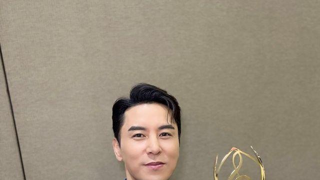 장민호, ‘트롯뮤직어워즈 2025’ 10대 가수상 수상