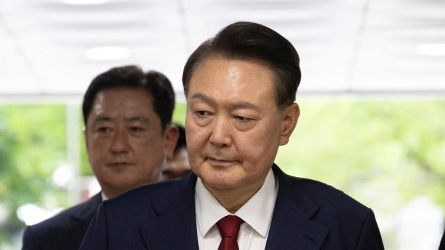 尹锡悦四次拒绝出席内乱庭审 法院决定启动缺席审判程序
