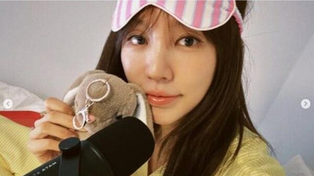 베이비복스 윤은혜, ‘꿀잠 유발’ 잠옷 패션…23년 만의 단독 콘서트 기대감UP