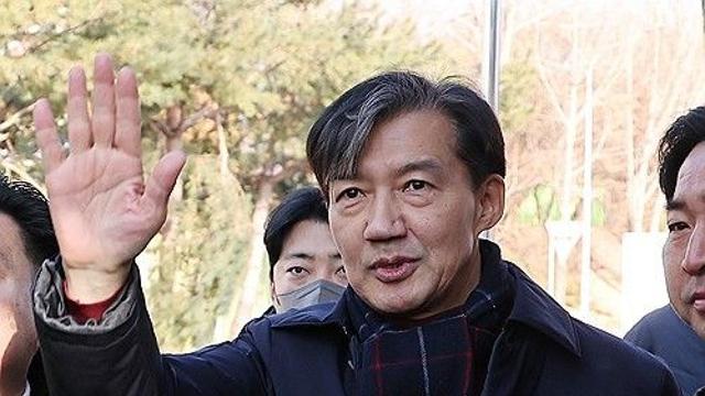 [이슈] '정계복귀' 조국, 내년 지방선거 보궐선거 출마론 확산…'합당설' 등 여권 재편 가능성도 '솔솔'