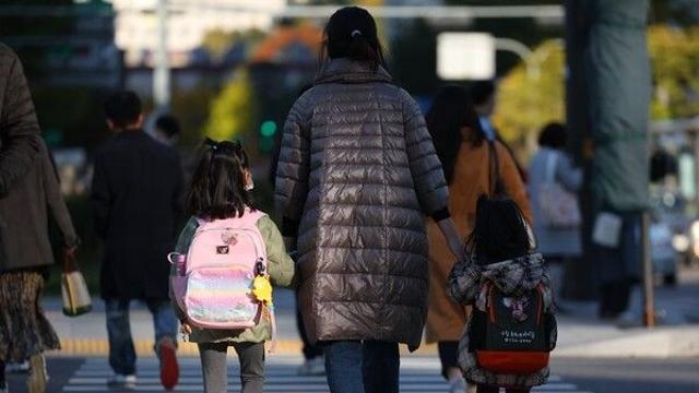 여성 경력 이어주니 출산율도 반등···한국이 배워야 할 독일의 비법은