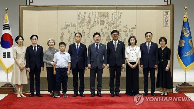 李대통령, 권오을·최휘영·김정관·김윤덕 장관에 임명장