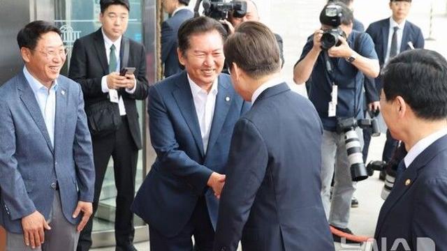 이 대통령, 오늘 정청래 대표와 관저 만찬…박찬대도 동석