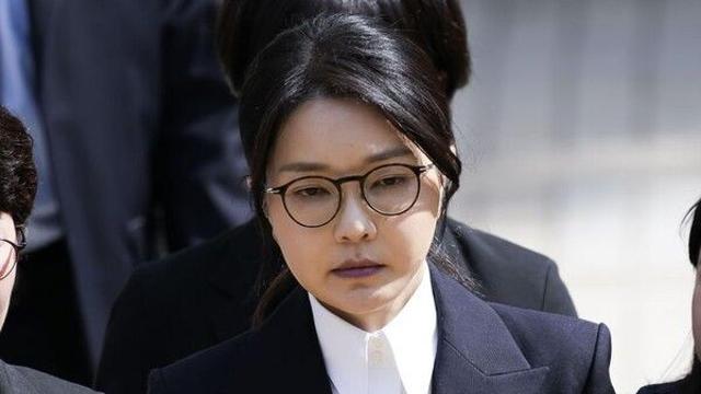 키맨의 진술·쏟아진 물증·혐의 부인…김건희 구속 ‘결정타’