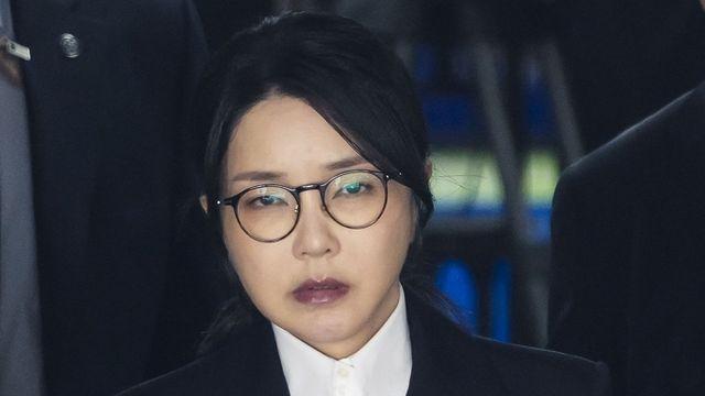 김건희 '구속영장' 발부... 헌정사 최초 '前 대통령 부부' 동시 구속