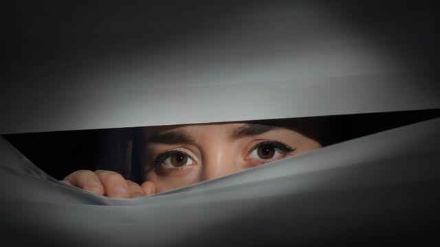 밤에 잘 안 보이고 시야가 좁아진다면… 혹시 ‘색소망막염’?