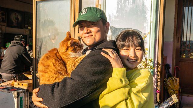 와이어 탄 이정은·2시간 분장 최유리…‘좀비딸’ 현장 비하인드