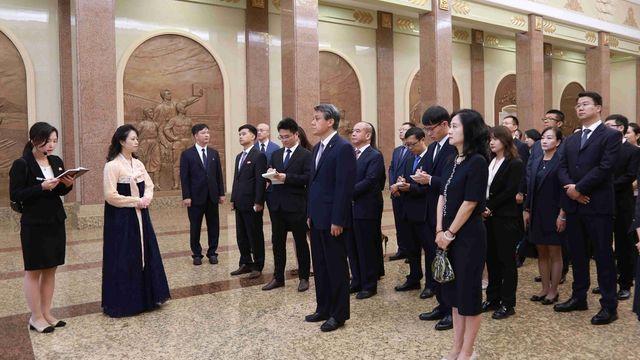 주북 中대사, 北혁명박물관 참관…