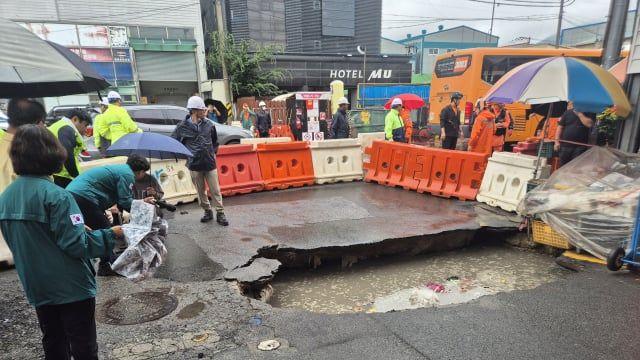 부산 사상구 싱크홀 발견