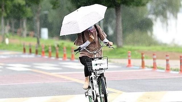 대구·경북 흐리고 가끔 비…낮 기온 29∼34도