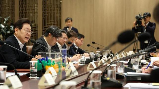 李대통령 “한 됫박 빌려서라도 씨 뿌려야”…확장 재정 시사