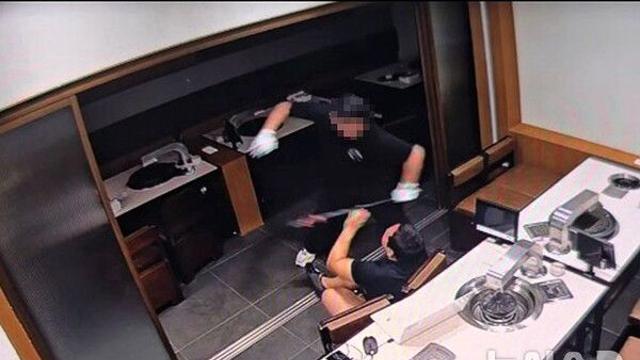 야구방망이 든 사장, 10대 알바생 넘어뜨리고 무차별 폭행