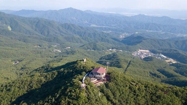 대구 가볼 만한 곳, 팔공산의 웅장함과 도심의 활기를 담은 여정