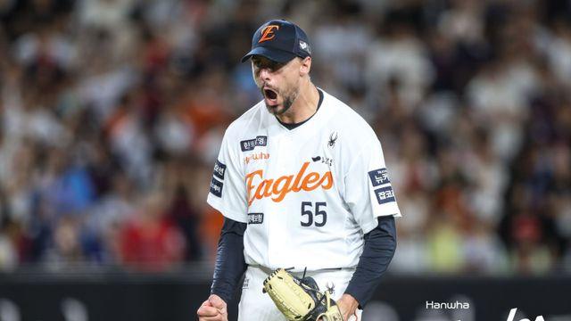 벨라스케즈 무너뜨린 타선...한화, 롯데 꺾고 3연승→최다 매진 경신 자축쇼 [IS 대전]
