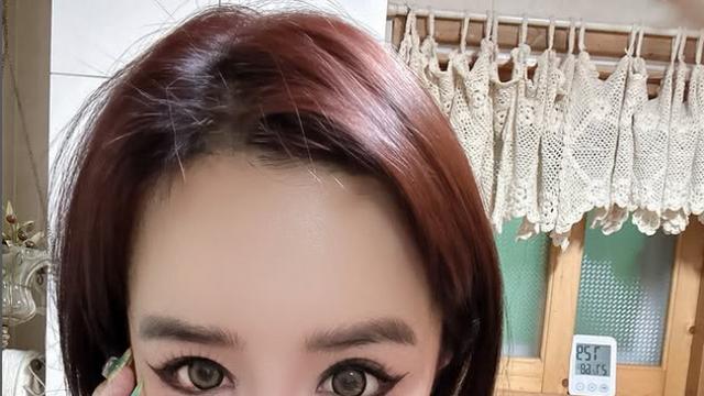 박봄, 팬심은 여전히 스모키 ‘#2ne1’