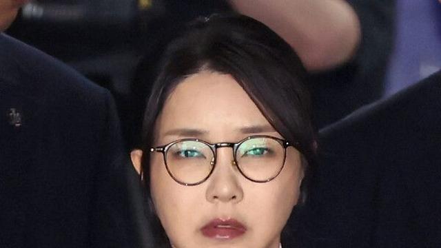 김건희 구속 영장…전직 대통령 부부 동시 구속 '불명예'→독방 수감 '경호 끝' [종합]