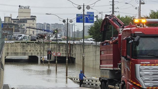 인천, 집중호우로 도로 통행 제한 2곳…영종도 258㎜, 계양동 250.5㎜ 물폭탄