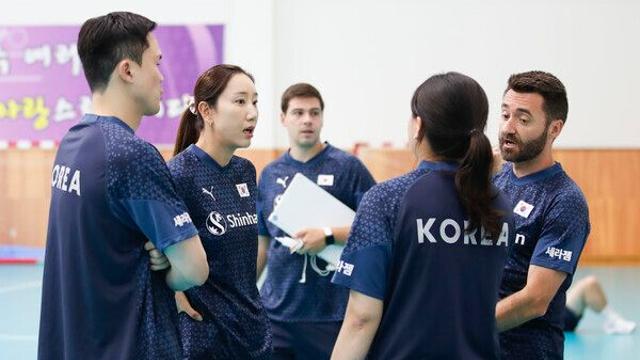 여자배구, '포스트 김연경 시대→노메달 수모 만든' 세사르 감독 상대 석패