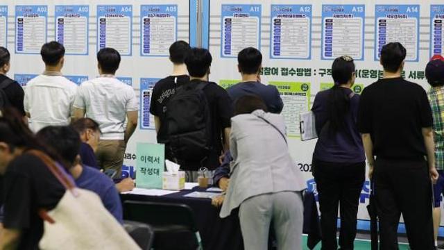 [종합] 7월 취업자 17만1000명↑…'4050' 휘청, 건설·제조업도 감소세 장기화