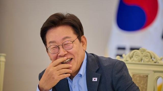 이재명 정부 “알바 2년 하면 무기계약직으로 무조건 전환 추진 중”