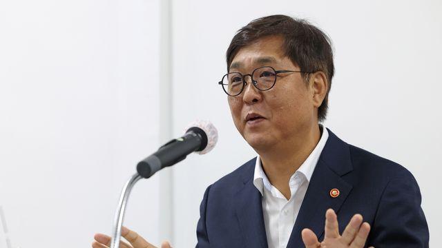 윤제균 감독 만난 최휘영 장관 “韓영화 산업 회복 위해 노력”